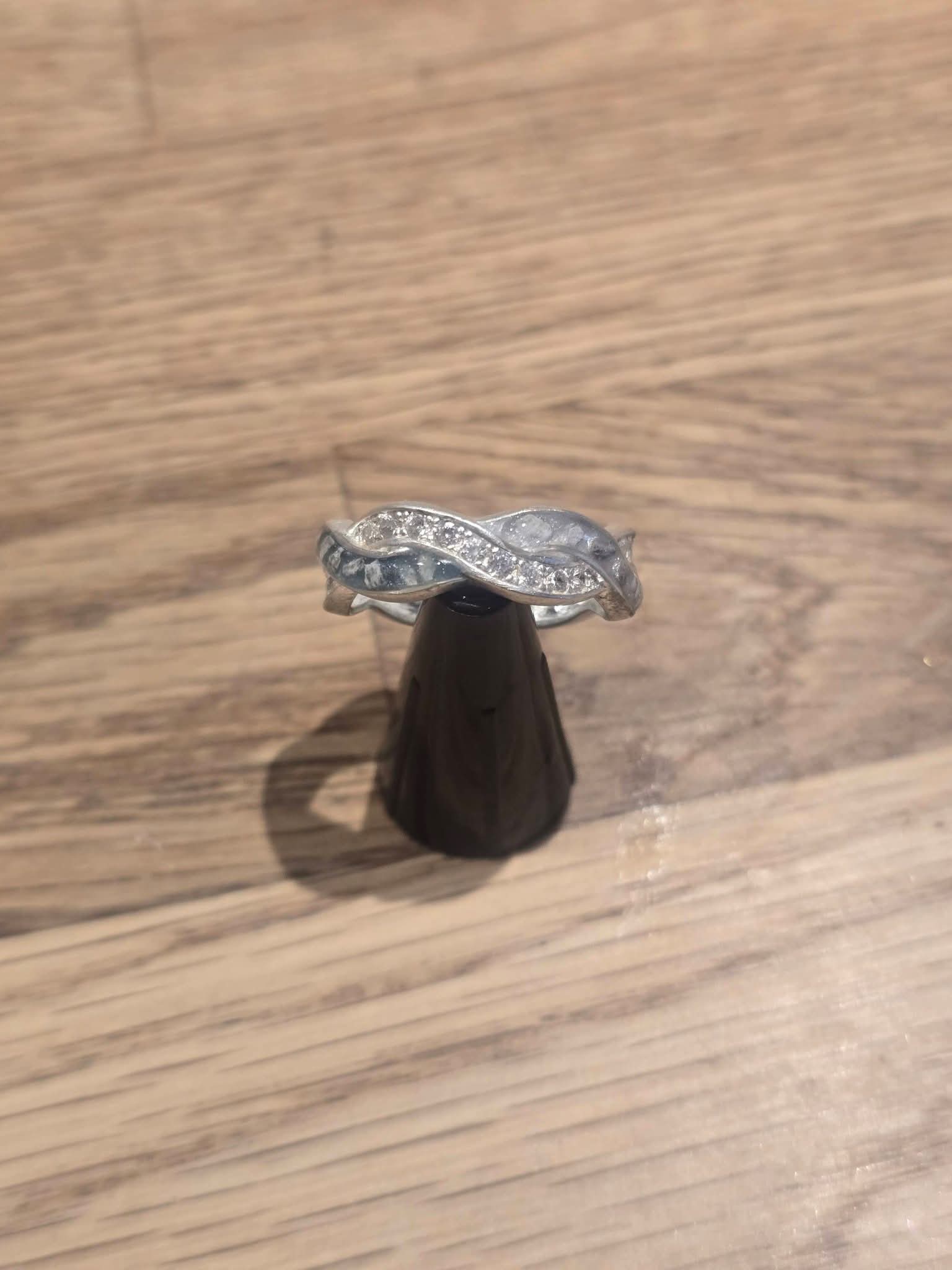 wave band with CZ stones
