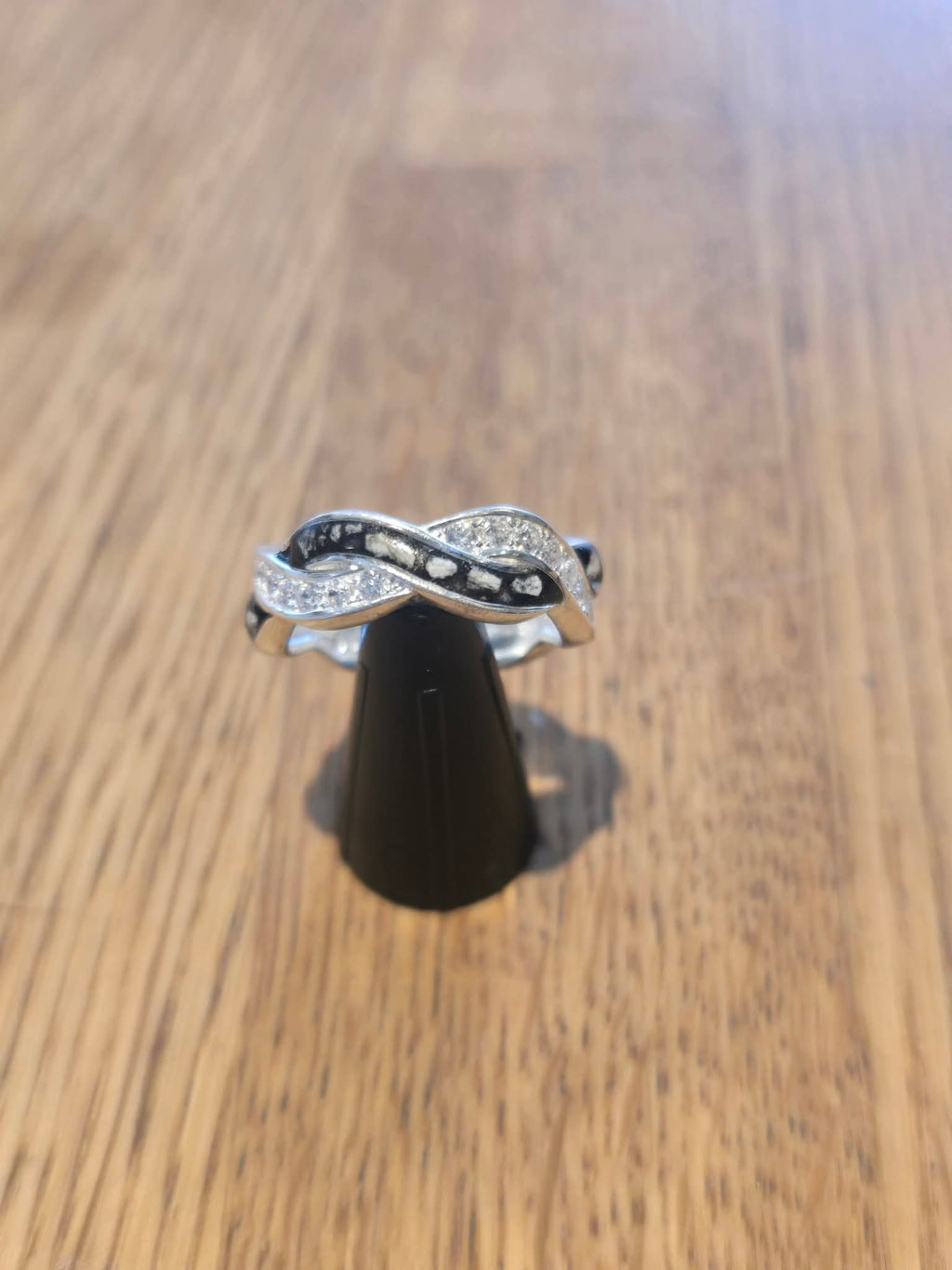 wave band with CZ stones