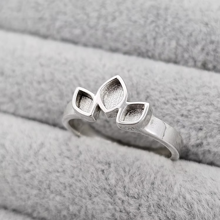 Plain triple leaf silver ring