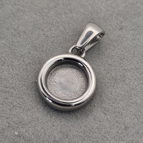 Stainless steel circle pendant